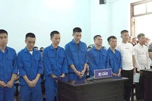 Hình phạt thích đáng cho 9 bị cáo sử dụng trái phép chất ma túy
