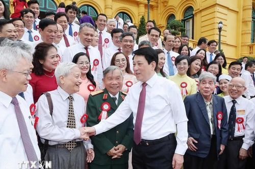 Chủ tịch nước Lương Cường gặp mặt, tuyên dương 150 nhà báo tiêu biểu