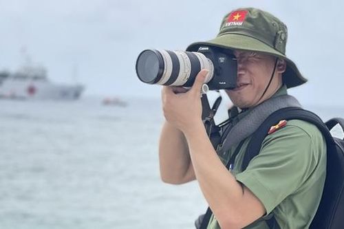 Tôi thấy hoa vàng, cỏ xanh ở Trường Sa…