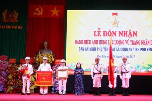 Công an Phú Yên long trọng đón nhận danh hiệu Anh hùng LLVTND của Ban An ninh tỉnh