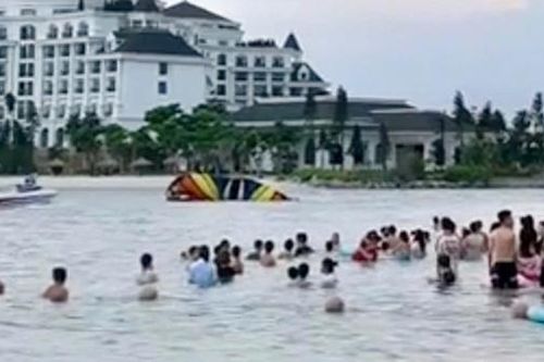 Phạt doanh nghiệp để dù lượn gắn động cơ rơi xuống bãi biển đông du khách