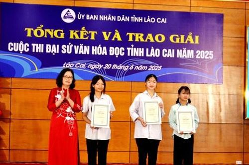 Lào Cai trao giải 'Đại sứ văn hóa đọc' năm 2025