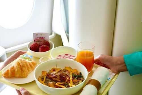 Vietnam Airlines đưa vải trứng Hưng Yên vào thực đơn