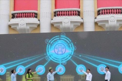 Hà Nội tiên phong vận hành thiết bị vệ sinh môi trường hiện đại tại 4 quận nội đô