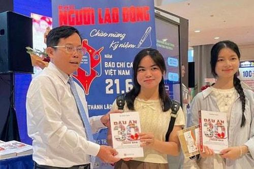 'Dấu ấn 30 năm nghề báo' của nhà báo Tô Đình Tuân