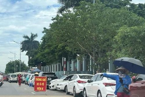 Trông giữ xe trái phép tại cổng Bệnh viện K Tân Triều: Liên tục tái phạm - Vì sao?