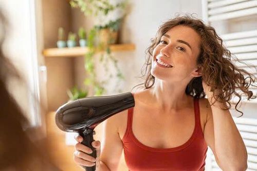 Làm sao giữ tóc phồng cả ngày mà không xẹp?