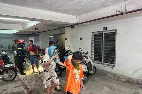Hà Nội: Hướng dẫn 20 người thoát khỏi đám cháy chung cư mini tại quận Tây Hồ