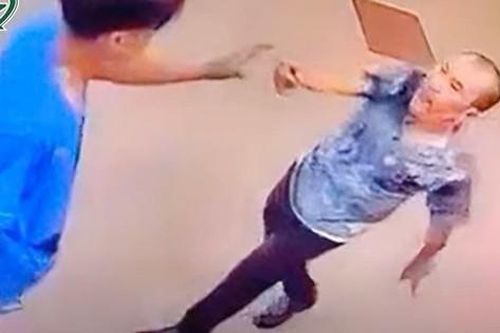 Bắt khẩn kẻ đâm dã man 'tình địch' rồi theo vào bệnh viện tiếp tục hành hung