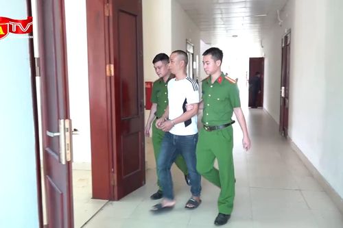 Đóng giả Công an để lừa đảo chiếm tài sản của 3 sinh viên
