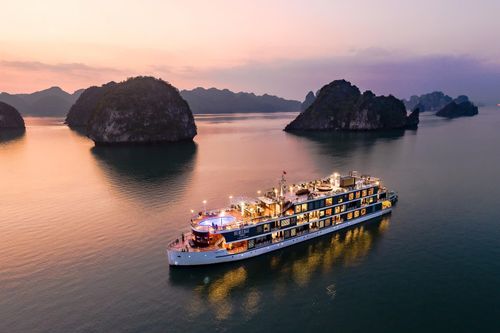 Việt Nam tấp nập khách du thuyền