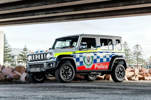 Suzuki Jimny làm xe cảnh sát