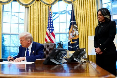Ông Trump và giám đốc tình báo Mỹ bất đồng về hạt nhân Iran