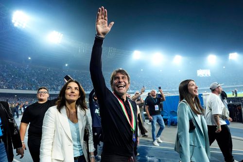 Chuyện gì đang xảy ra với Napoli