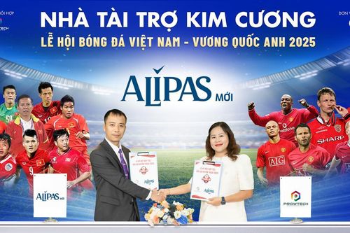 Alipas vinh dự đồng hành cùng biệt đội huyền thoại Manchester Reds đến Việt Nam