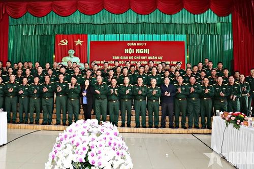 Bàn giao Bộ Chỉ huy Quân sự 2 tỉnh, sáp nhập về Bộ Chỉ huy Quân sự tỉnh mới