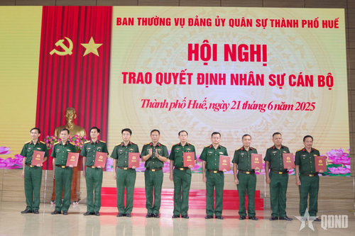 Bộ CHQS thành phố Huế công bố quyết định giải thể Ban Chỉ huy Quân sự cấp huyện
