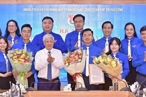 Thành lập Đoàn Thanh niên Mặt trận Tổ quốc, các đoàn thể Trung ương, với hơn 12.000 đoàn viên