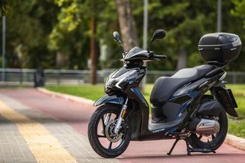 QJMotor SQ16 giá rẻ của Trung Quốc 'nhái' Honda SH như xịn