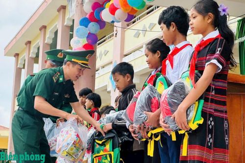 Ươm mầm xanh biên giới