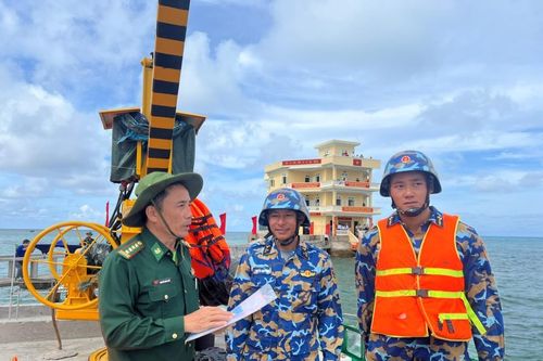 Những nhà báo quân hàm xanh trên khắp nẻo biên cương