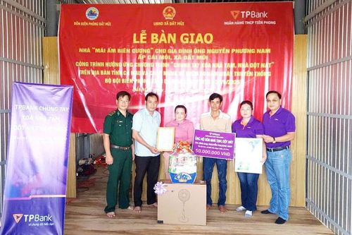 BĐBP Cà Mau bàn giao 2 'mái ấm biên cương' cho người nghèo