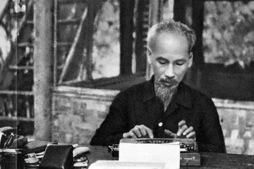 Đọc lại thư Bác gửi lớp học viết báo Huỳnh Thúc Kháng