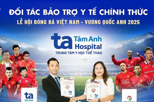BVĐK Tâm Anh chăm sóc y tế cho 6 huyền thoại 'Quỷ đỏ' tại Việt Nam
