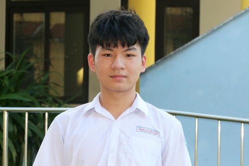 Nam sinh đạt điểm cao nhất thi vào lớp 10 Hà Tĩnh, thủ khoa kép trường chuyên