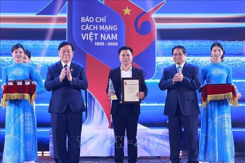 Lễ trao Giải Báo chí Quốc gia lần thứ 19 - năm 2024: Thủ tướng dự và trao giải A cho các tác giả đoạt giải
