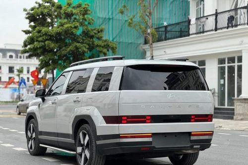 Hyundai Santa Fe sao vẫn hút khách dù có thiết kế 'mông phẳng lì'?