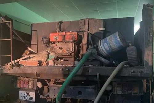 Đang ngồi trong nhà, người đàn ông 62 tuổi bất ngờ bị xe tải lao vào tông tử vong