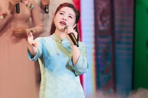 Sao Mai Thu Hằng tự hào khi được hát ca khúc đặc biệt về nghề báo