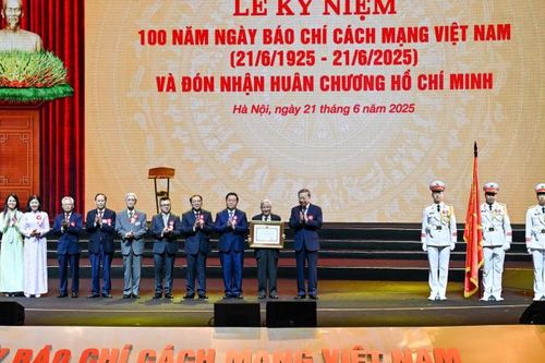 Báo chí cách mạng Việt Nam đón nhận Huân chương Hồ Chí Minh