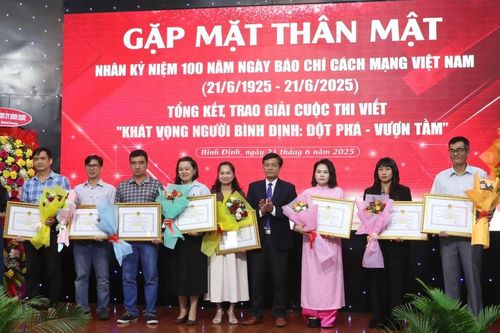 Báo Bình Định gặp mặt thân mật nhân Kỷ niệm 100 năm Báo chí Cách mạng Việt Nam
