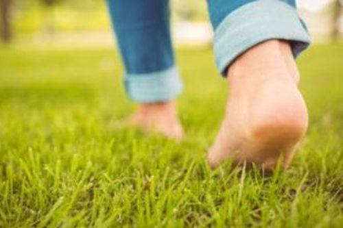 5 lợi ích khi đi chân trần