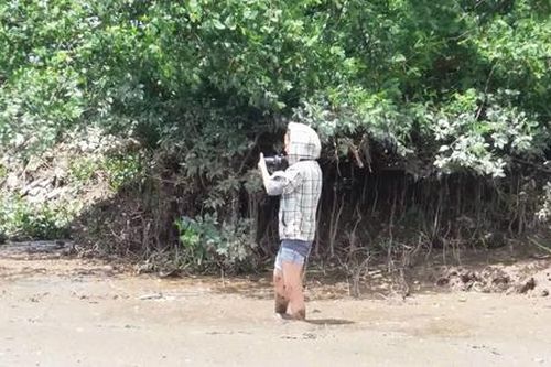 Tác nghiệp báo chí giữa 'rào cản'
