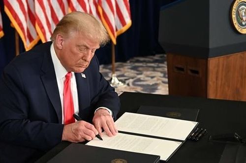 Chính quyền Tổng thống Trump sa thải hàng trăm nhân viên VOA