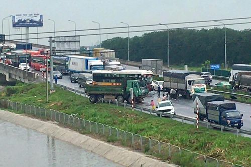 Tai nạn liên hoàn trên cao tốc Cao Bồ - Mai Sơn