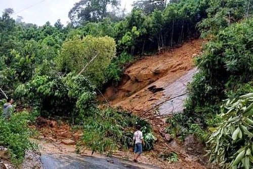 Sạt lở đất gây tắc đường vào 'thủ phủ' quế xã Nậm Đét (Bắc Hà, Lào Cai)
