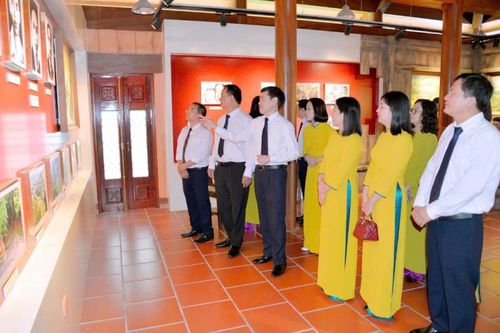 Phát huy vai trò của báo chí trên lĩnh vực chính trị tư tưởng của Đảng