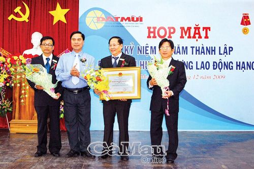 Báo ảnh Ðất Mũi - Tự hào 41 năm thực hiện sứ mệnh với quê hương