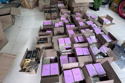 Công an TPHCM triệt phá đường dây sản xuất, buôn bán nước hoa giả đặc biệt lớn