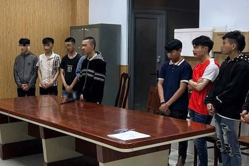 Vác hung khí đi 'tìm đối thủ', nhóm thanh thiếu niên chém nhầm người trên phố Đà Nẵng