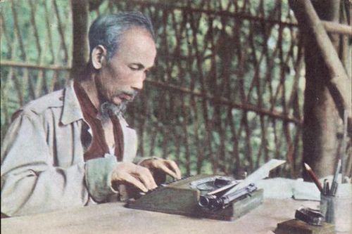 Những mẩu chuyện về Bác Hồ với báo chí