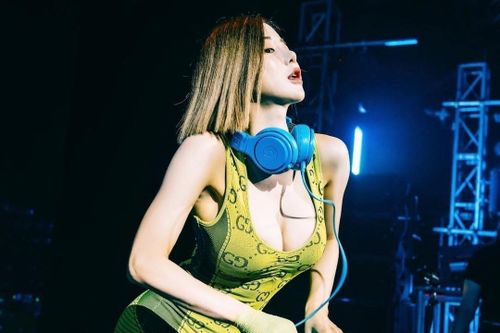 'DJ gợi cảm nhất xứ Hàn' tung ảnh gây sốc