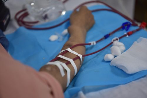 Cấp cứu vì tự 'kê đơn' nước tăng lực và thuốc giảm đau để ôn thi