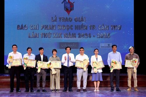 Họp mặt kỷ niệm 100 năm Báo chí Cách mạng Việt Nam, trao Giải Báo chí Phan Ngọc Hiển