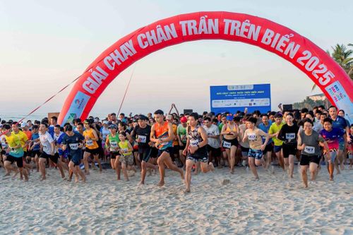 Gần 1.500 đôi chân trần 'đánh thức' mùa hè Đà Nẵng