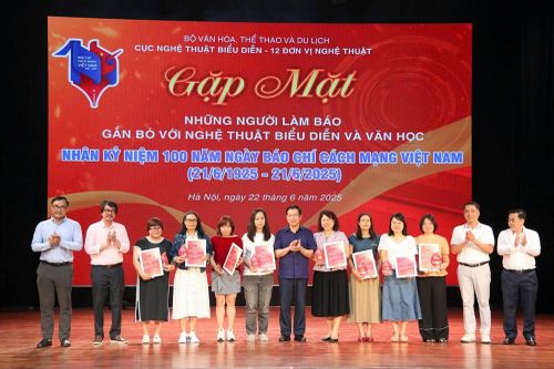 Nhà báo, phóng viên và nghệ thuật biểu diễn cùng lan tỏa những giá trị nhân văn, tốt đẹp